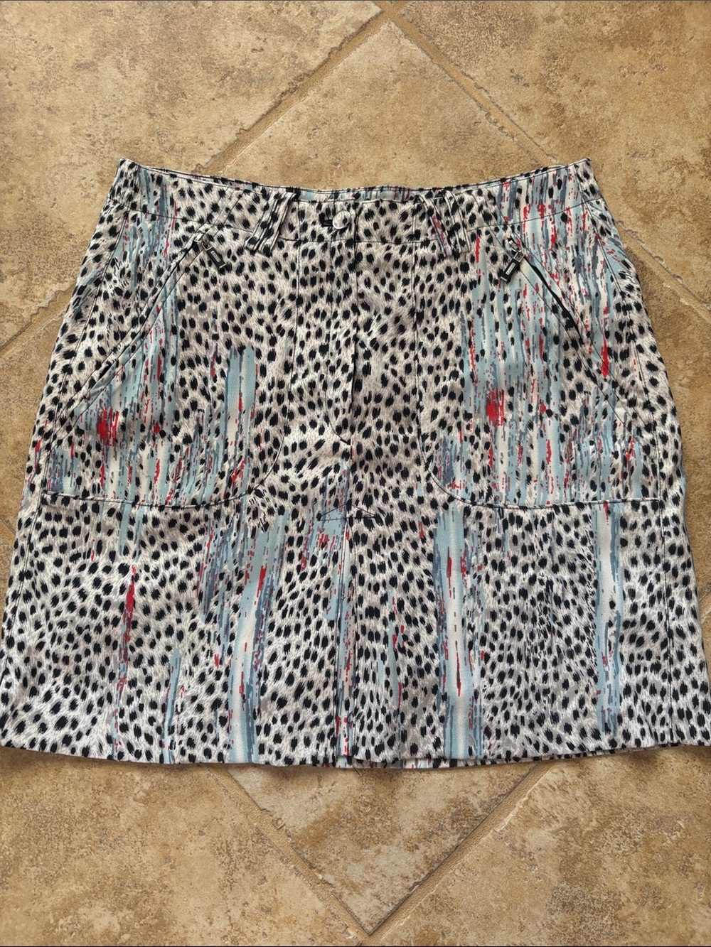 DKNY Golf Skort. Beautiful Animal Print. Lively Fabric. Like New SZ 6